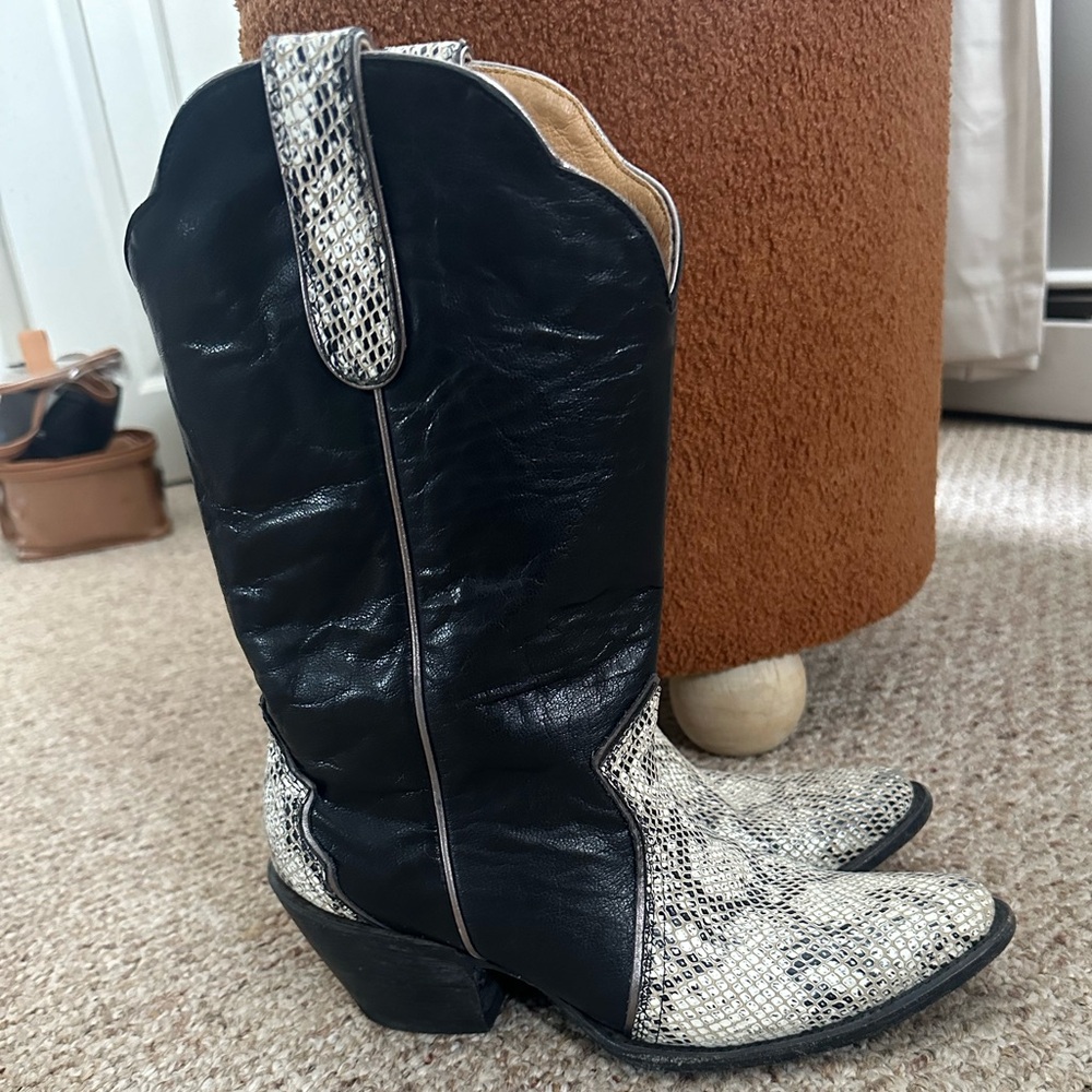 Idyllwind snakeskin cowboy boots